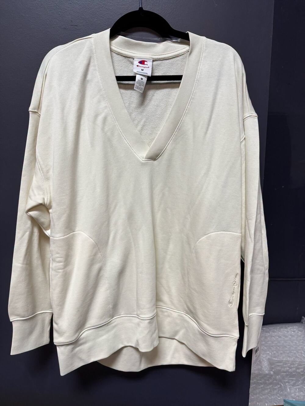 NWT Ladies Champion Cream Long Sleeve V-Neck Oversized Pullover - Medium